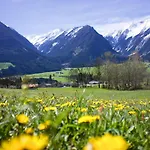 In Hohe Tauern With Mountain Views Appartement *