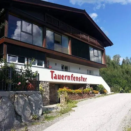 In Hohe Tauern With Mountain Views Appartement Neukirchen am Großvenediger